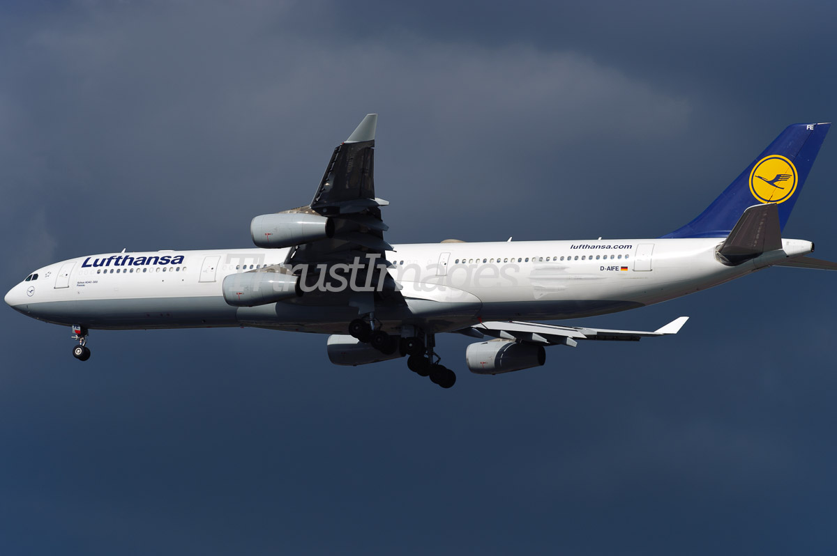 Airbus A340-313X D-AIFE (cn 434) "Passau"